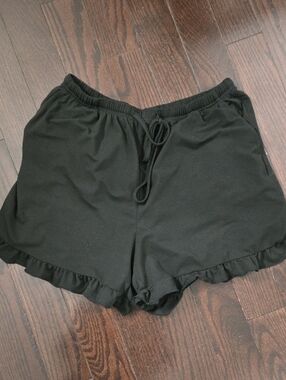 Prinstory Black Ruffle-Hem Shorts with Drawstring Waist